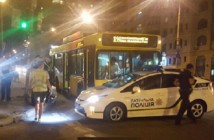 Видео: В Киеве столкнулись троллейбус и патрульная машина