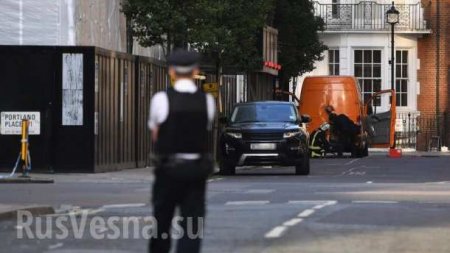 Полицейский робот взорвал машину у здания BBC (ФОТО, ВИДЕО)