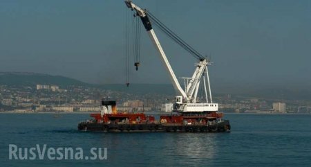 Опубликованы кадры с плавкраном, протаранившим опору Крымского моста (ВИДЕО)