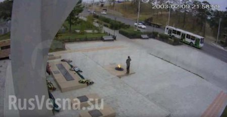 В Улан-Удэ вандал погасил Вечный огонь на мемориале ВОВ (ФОТО, ВИДЕО)