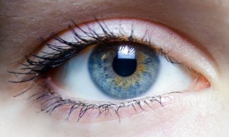 Ученые назвали 8 привычек, которые вредят глазам