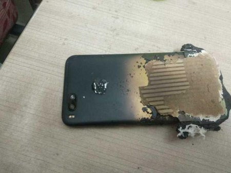 Xiaomi Mi A1 взорвался во время зарядки