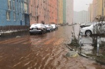 В Киеве затопило водой дворы в Днепровском районе