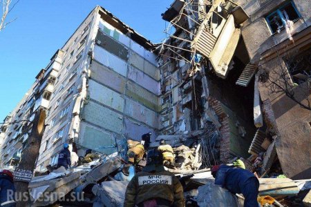 В Магнитогорске снесли стену разрушенного взрывом дома (ВИДЕО)