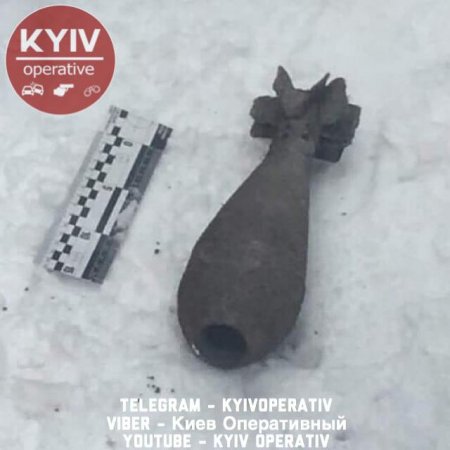 В Киеве наркоманы в поисках «закладки» нашли мину и разобрали её в подъезде (ФОТО)