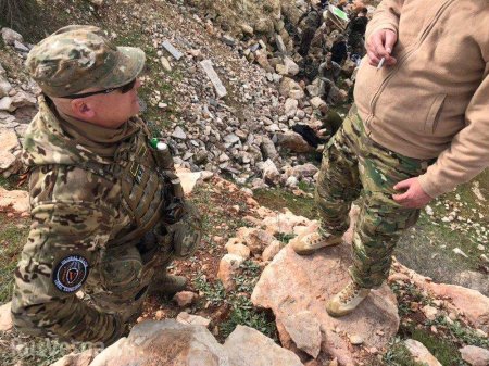 Сирия: Российские бойцы ЧВК с георгиевскими лентами учат убивать боевиков (ФОТО, ВИДЕО)