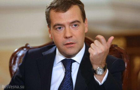Медведев приказал за неделю найти и наказать тех, кто испортил российскую нефть