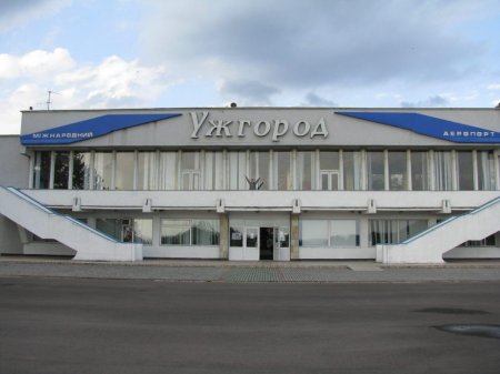 Зачем Омеляну новый «хаб»: Аэропорт Ужгорода не поддался Омеляну