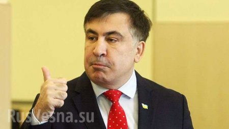 По следам Зеленского: Саакашвили пробежался через фонтан в Одессе (ВИДЕО)