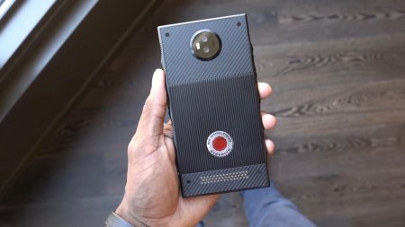 Смартфон с проектором и голограммой: Назван ТОП-5 провальных, но революционных гаджетов