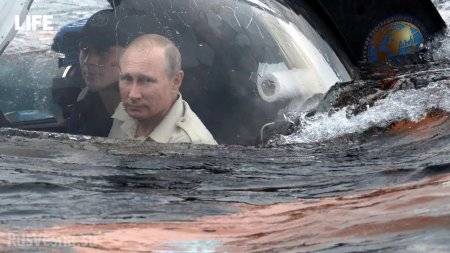 Путин на батискафе отправился к затонувшей подлодке (ВИДЕО)
