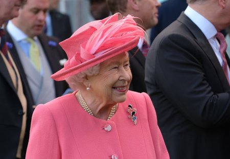 Весь мир в шоке: даже королева Елизавета II тайно работает на Кремль