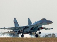 Российский истребитель, участвовавший в боевых действиях в Сирии, прилетел  ...