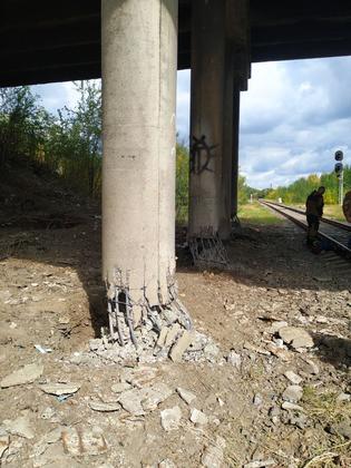 Вблизи автомобильного моста в Луганске произошел сильный взрыв перед проездом гумконвоя из РФ