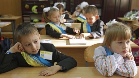 Почему под Харьковом закрываются школы, а министр образования пишет с ошибками
