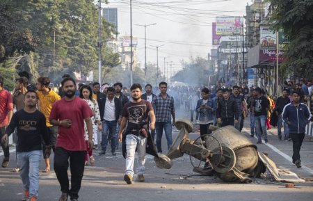 В столицу индийского штата Ассам из-за беспорядков введены войска