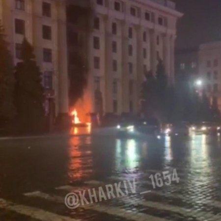 В Харькове подожгли вход в облгосадминистрацию (ФОТО)