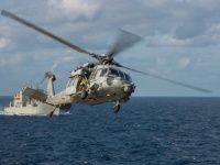 Вертолет ВМС США сел на воду близ Окинавы