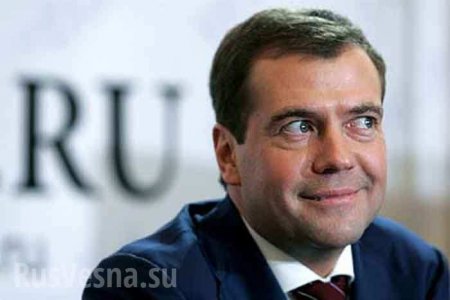 Медведев отправил поздравления новому правительству через соцсети