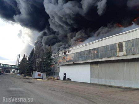 Серьёзный пожар на заводе в Подмосковье: горит 60 тыс. кв. м (ФОТО)