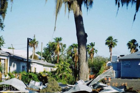 Мощные торнадо обрушились на юг США, есть жертвы (ФОТО, ВИДЕО)