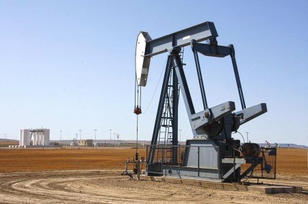 Саудиты снижают цены на нефть, но не для США