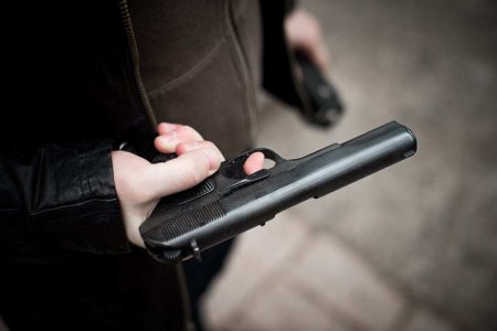 В Киеве мужчина обстрелял автомобиль полиции: уже «найден» след ЛНР и ДНР (ФОТО)