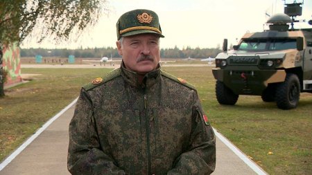 Не хотят учиться — будут Родину защищать: Лукашенко предупредил студентов (ВИДЕО)