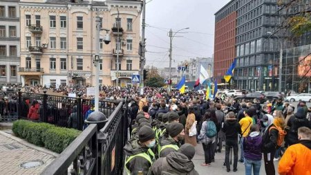 «Геть свиней!»: на Украине начался новый майдан (ФОТО, ВИДЕО)
