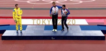 Украинский паралимпиец отказался от фото с россиянами на церемонии награждения (ФОТО)
