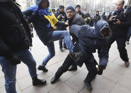 Под Киевом «ветераны АТО» заблокировали горсовет (ФОТО, ВИДЕО)