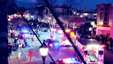 В США внедорожник протаранил рождественское шествие, десятки погибших и раненых (ФОТО, ВИДЕО 18+)