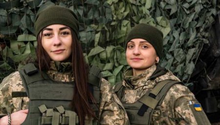 Украинских женщин-военнобязанных готовят к роли «сакральных жертв» (ВИДЕО)