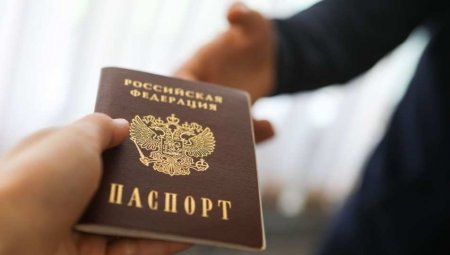 Как таджикский блогер на камеру разорвал паспорт РФ и чем это закончилось (ВИДЕО)