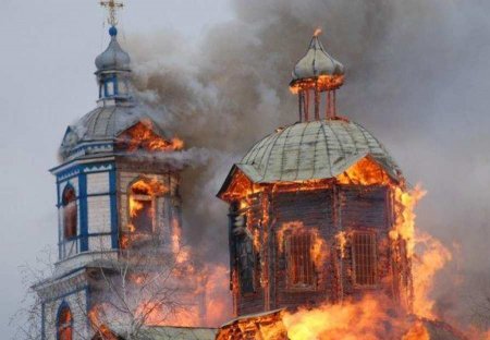 Освобождение Донбасса: кто поджёг деревянный скит Святогорской лавры (ВИДЕО)