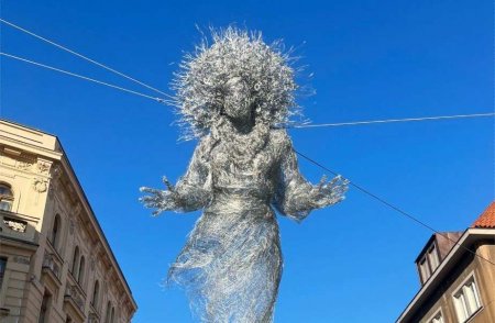 Жуткая скульптура в честь украинских матерей появилась в центре Праги (ФОТО ...