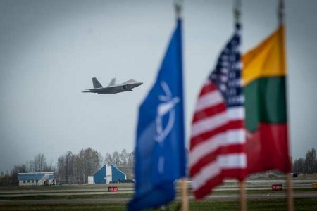 НАТО отрабатывает авиаудары у границ с Россией (ФОТО)