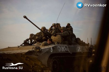Группировка «Отважных» продолжает наступление: огромная колонна бронетехники на дорогах Донбасса (ВИДЕО)