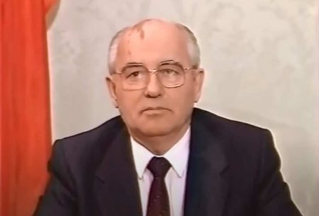 На смерть Горбачёва: останется в истории предателем великой страны