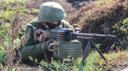Боевые кадры: «Спартанцы» выбили врага с последних позиций в районе аэропорта Донецка (ВИДЕО)