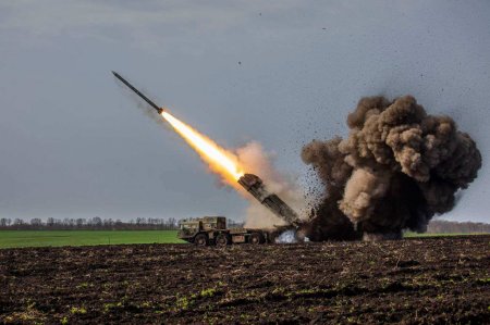 4-я бригада ЛНР уничтожает бронетехнику ВСУ в районе Спорного (ВИДЕО)
