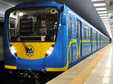 Давка в киевском метро: неизвестный распылил газовый баллончик (ВИДЕО)