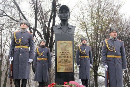 В Донецке открыли памятник Герою России Ольге Качуре (ФОТО)