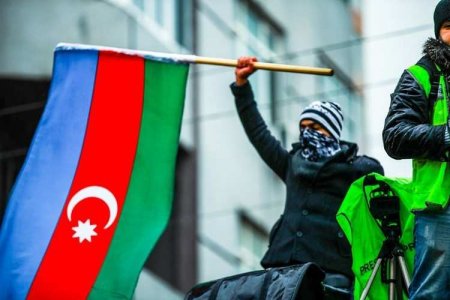 Обострение в Карабахе: Наши миротворцы своим спокойствием усмиряют азербайджанских националистов (ВИДЕО)