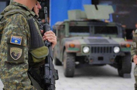 Обострение в Косово: Глава Генштаба Сербии выехал к войскам на границу (ВИДЕО)