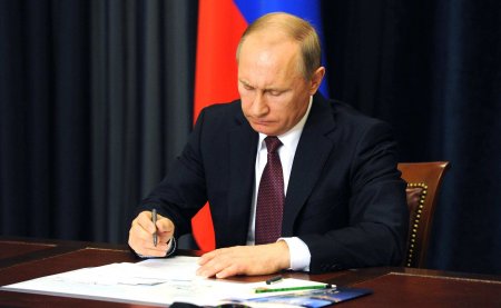 Путин утвердил указ о спецмерах в ответ на введение потолка цен на нефть