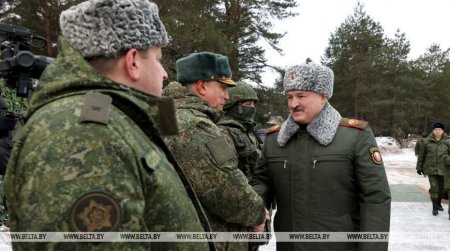 Лукашенко прибыл на полигон в Брестской области, где размещены российские войска (ФОТО)