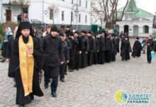 Монахи УПЦ оставляют Киево-Печерскую Лавру