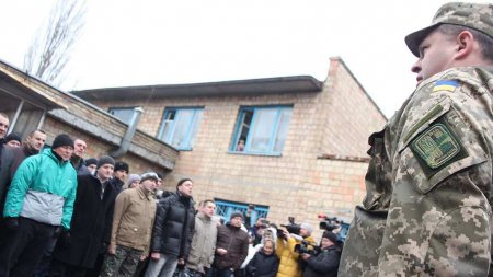Украина бросает в бои у Кременной неподготовленных мобилизованных солдат, — Марочко
