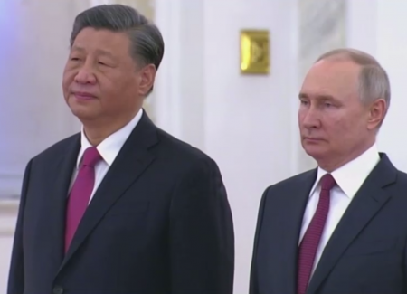 Си Цзиньпин прибыл в Кремль на переговоры с Владимиром Путиным (ВИДЕО)